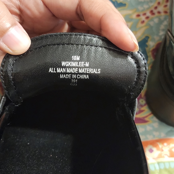 Guess Women's 1.5-Inch Platform Heel Chain Loafers Black Size US:10 - Picture 12 of 15